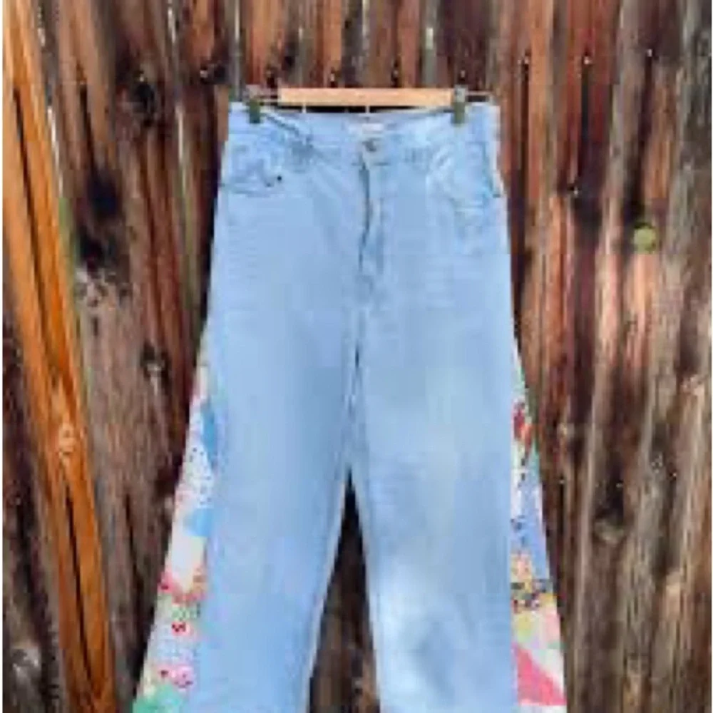 Women's Blue and‎ Pink Patchwork Jeans - Picture 7 of 8
